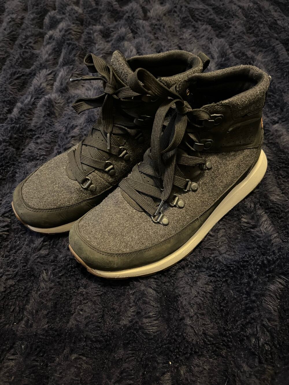 Merrell Women’s Wool Blend Boots Size 7 Gray Lace Up Hiking Outdoor EUC
